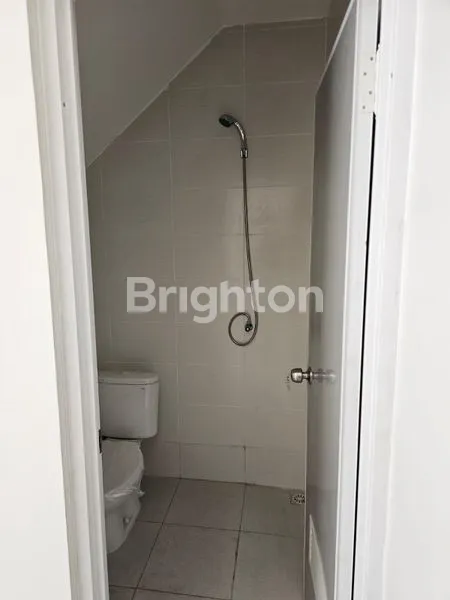 image DISEWAKAN RUMAH SIAP HUNI ALANA SURABAYA (8)