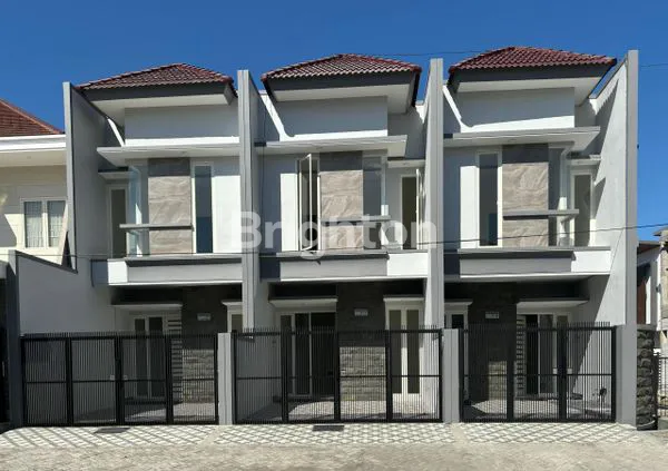 image ROW JALAN LEBAR 4 MOBIL LEGA, RUMAH BARU GRESS MINIMALIS DI SUTOREJO UTARA (1)