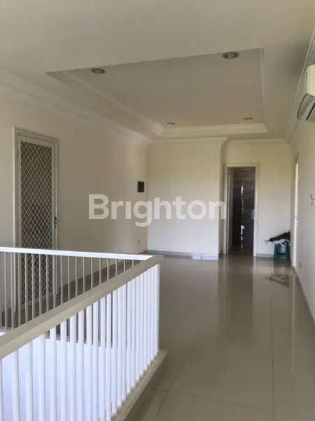 image RUMAH MEWAH HOOK 2 LANTAI PURI GALAXY BAMBOO LAKES, SURABAYA TIMUR (5)