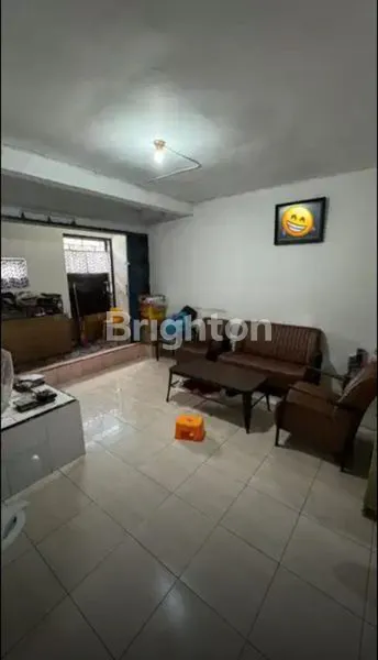 image RUMAH RAPI DAN SIAP HUNI 3 LANTAI (6)