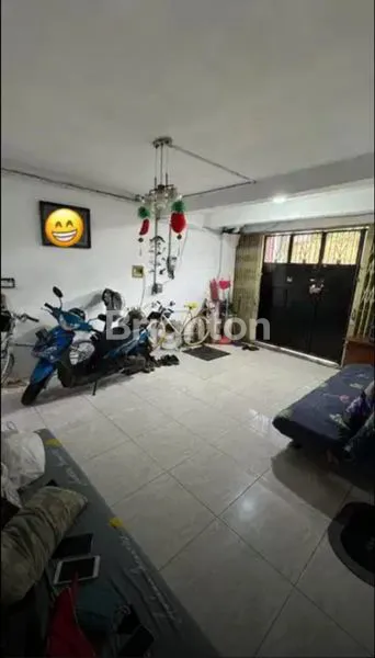 image RUMAH RAPI DAN SIAP HUNI 3 LANTAI (4)