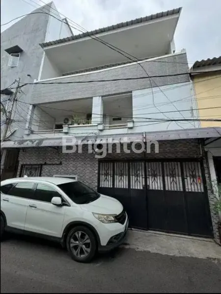 image RUMAH RAPI DAN SIAP HUNI 3 LANTAI (1)