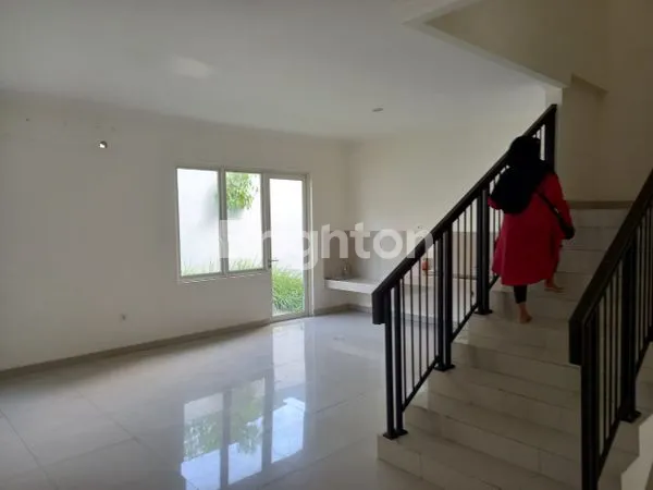 image RUMAH MINIMALIS MODERN DI PERUMAHAN GRAND CITY (8)