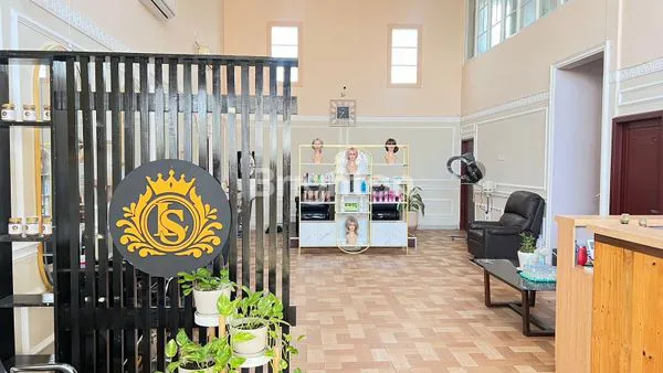 image RUMAH MODERN 2 LANTAI EX USAHA SALON (3)