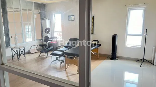 image RUMAH MODERN 2 LANTAI EX USAHA SALON (5)