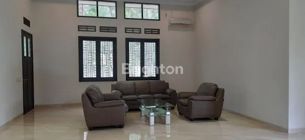 image RUMAH MEWAH HOOK DI KOTA BARU PARAHYANGAN (1)