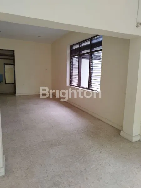 image RUMAH LUAS JALAN UTAMA KOTA KEDIRI (4)