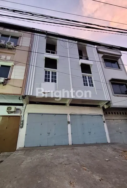 image RUKO 3 LANTAI PREMIUM DI PUSAT BISNIS VETERAN SELATAN MAKASSAR (1)