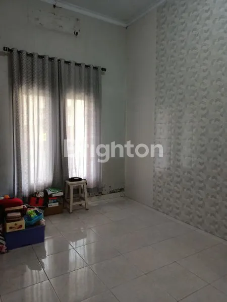 image RUMAH 1  1/2LANTAI SEMI FURNISH DI KAWASAN PERUMAHAN SOLO BARU DEKAT THE PARK MALL  (3)