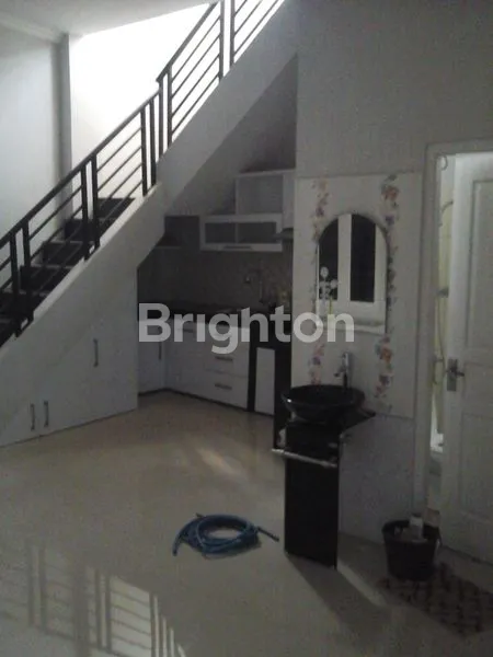 image RUMAH 1  1/2LANTAI SEMI FURNISH DI KAWASAN PERUMAHAN SOLO BARU DEKAT THE PARK MALL  (5)