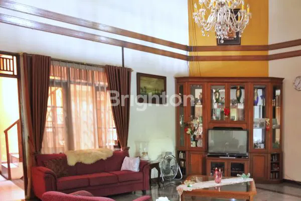 image RUMAH TROPIS TERAWAT TANAH LUAS DI CIPUTAT (3)