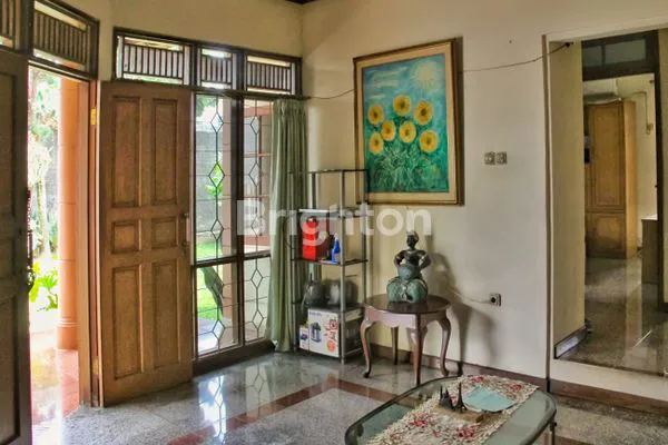 image RUMAH TROPIS TERAWAT TANAH LUAS DI CIPUTAT (4)