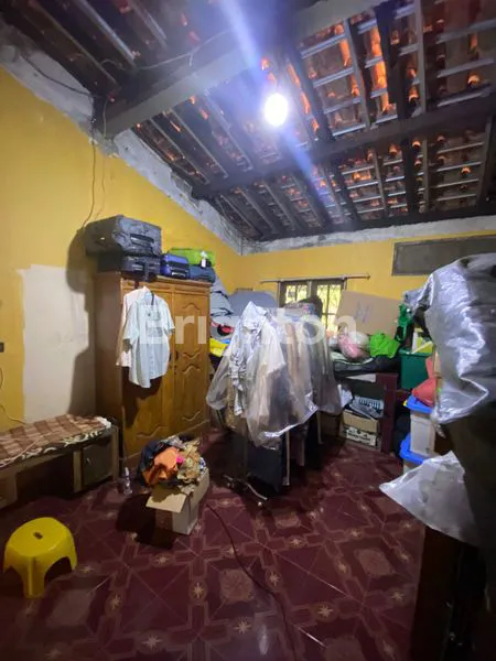 image RUMAH LAMA TANAH LUAS DI CILEDUG LOKASI STRATEGIS COCOK UNTUK INVESTASI DAN BANGUN KONTRAKAN/KOSAN (8)