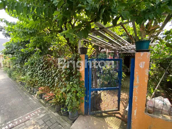 image RUMAH LAMA TANAH LUAS DI CILEDUG LOKASI STRATEGIS COCOK UNTUK INVESTASI DAN BANGUN KONTRAKAN/KOSAN (3)