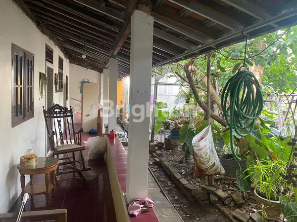 image RUMAH LAMA TANAH LUAS DI CILEDUG LOKASI STRATEGIS COCOK UNTUK INVESTASI DAN BANGUN KONTRAKAN/KOSAN (2)