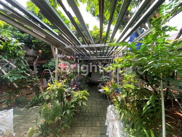 image RUMAH LAMA TANAH LUAS DI CILEDUG LOKASI STRATEGIS COCOK UNTUK INVESTASI DAN BANGUN KONTRAKAN/KOSAN (5)