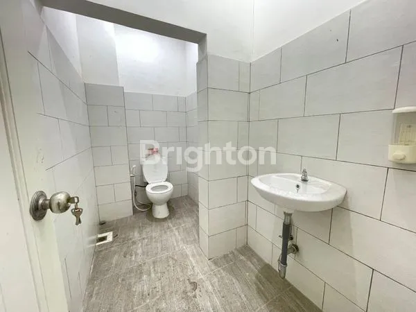 image RUKO LUAS TIGA LANTAI DI KAWASAN PARIWISATA SANUR  (8)