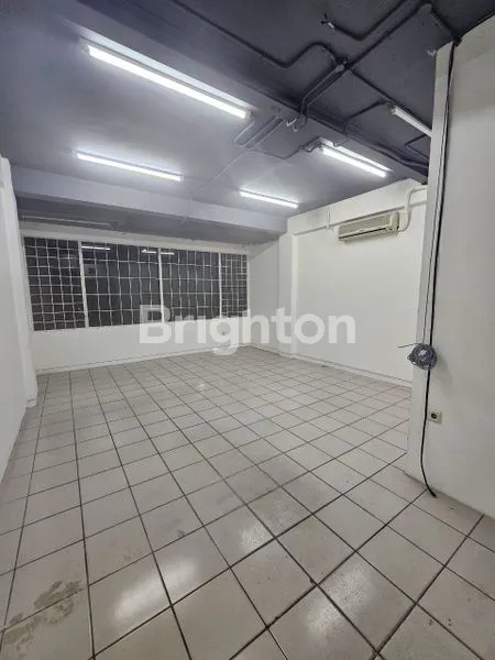 image RUKO STRATEGIS RAMAI DEKAT HALTE TRANSJAKARTA (2)