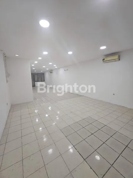 image RUKO STRATEGIS RAMAI DEKAT HALTE TRANSJAKARTA (8)