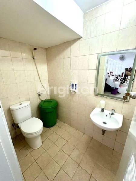 image RUMAH CANTIK DUA LANTAI (7)