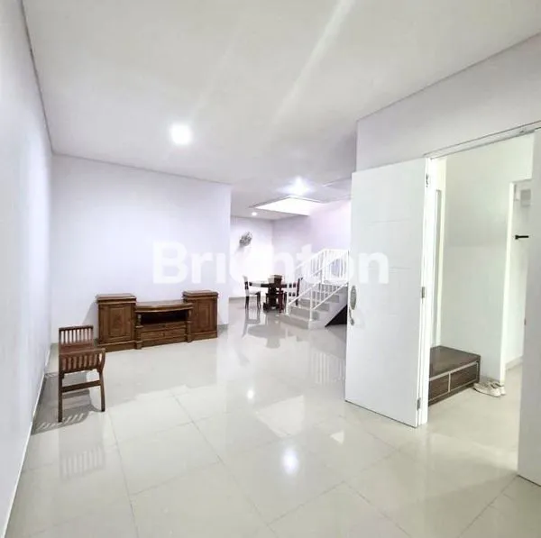 image RUMAH CANTIK DUA LANTAI (2)