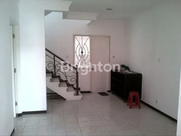 image RUMAH 2 LANTAI DI LOKASI STRATEGIS (2)