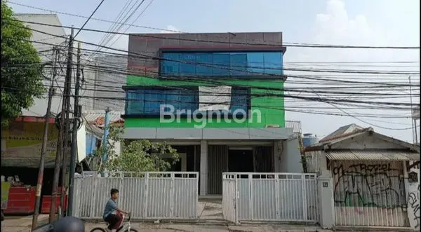 GEDUNG KANTOR ATAU RUKO STRATEGIS 2 LANTAI DI UTAN KAYU MATRAMAN JAKARTA TIMUR