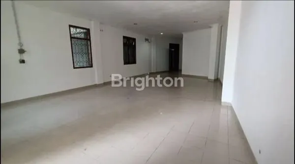 image GEDUNG KANTOR ATAU RUKO STRATEGIS 2 LANTAI DI UTAN KAYU MATRAMAN JAKARTA TIMUR (6)