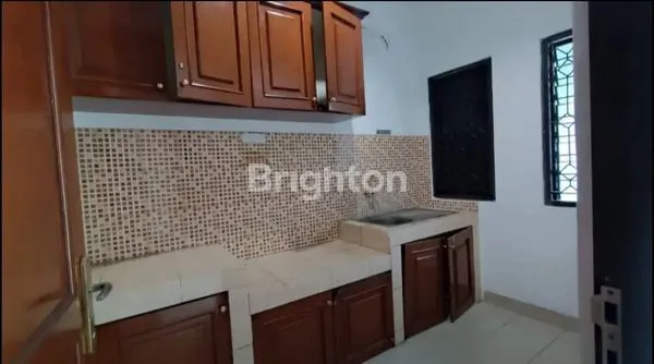 image GEDUNG KANTOR ATAU RUKO STRATEGIS 2 LANTAI DI UTAN KAYU MATRAMAN JAKARTA TIMUR (7)