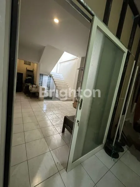 image RUKO 2 UNIT JEJER PETEMON BARAT DEKAT TUNJUNGAN PLAZA TIDAR BANYURIP (6)