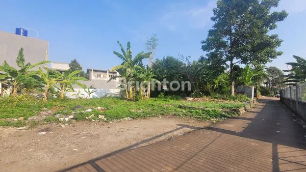 TANAH / LAHAN PINGGIR JALAN BISA MASUK DUA MOBIL CILODONG