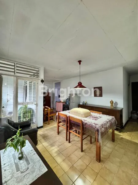 image RUMAH BEBAS BANJIR DENGAN TAMAN DEKAT SENAYAN & GANDARIA SEMI CLUSTER SEMI FURNISHED DI CIDODOL RAYA JAKARTA SELATAN (1)