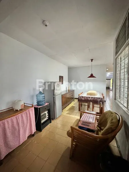 image RUMAH BEBAS BANJIR DENGAN TAMAN DEKAT SENAYAN & GANDARIA SEMI CLUSTER SEMI FURNISHED DI CIDODOL RAYA JAKARTA SELATAN (3)