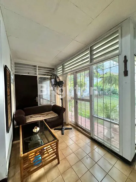 image RUMAH BEBAS BANJIR DENGAN TAMAN DEKAT SENAYAN & GANDARIA SEMI CLUSTER SEMI FURNISHED DI CIDODOL RAYA JAKARTA SELATAN (6)