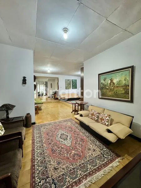 image RUMAH BEBAS BANJIR DENGAN TAMAN DEKAT SENAYAN & GANDARIA SEMI CLUSTER SEMI FURNISHED DI CIDODOL RAYA JAKARTA SELATAN (7)