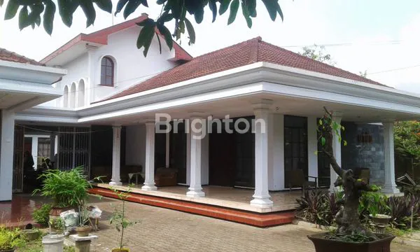 image RUMAH LUAS DAN KOKOH MODEL BELANDA DI KOTA MALANG (2)