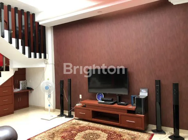 image RUMAH SULTAN JALAN RAYA MENTENG (4)