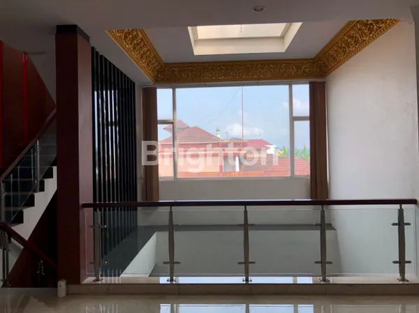 image RUMAH SULTAN JALAN RAYA MENTENG (6)