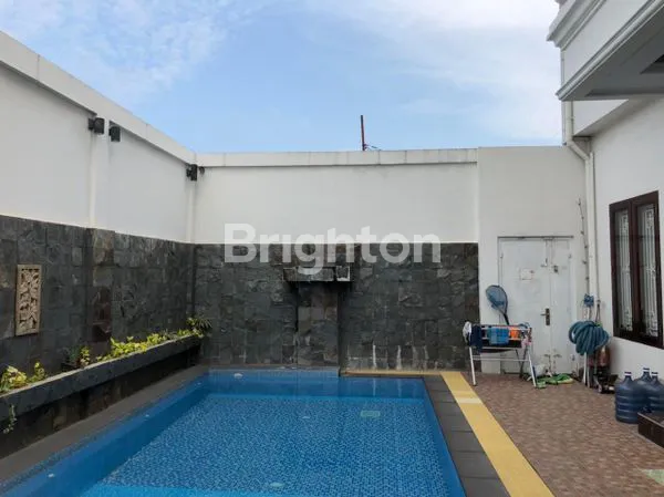 image RUMAH SULTAN JALAN RAYA MENTENG (7)