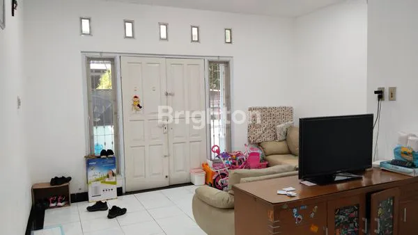 image RUMAH 2LT SIAP HUNI DI KELAPA GADING, ROW 3 MOBIL, BEBAS BANJIR (1)