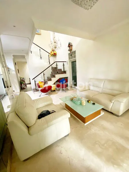 image RUMAH 2 LANTAI FULL FURNISHED AREA WIYUNG, SURABAYA (4)