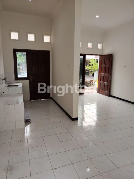 image RUMAH TERMURAH CITRALAND BUKIT PALMA SIAP HUNI SURABAYA BARAT (3)