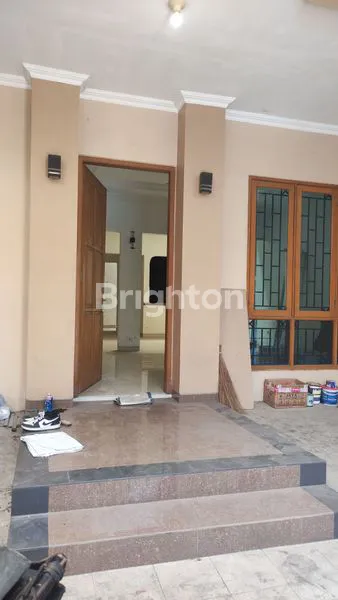image RUMAH BARU 3 LANTAI DI PASAR KLIWON (1)