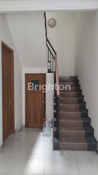 image RUMAH BARU 3 LANTAI DI PASAR KLIWON (3)