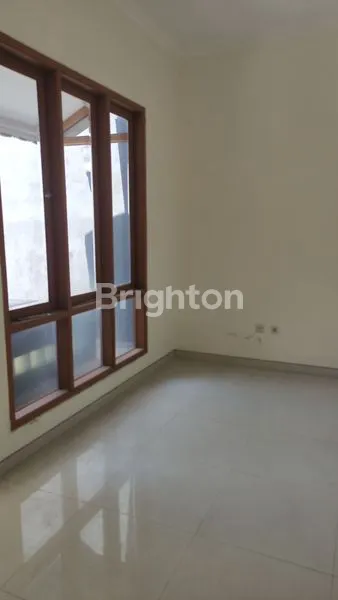 image RUMAH BARU 3 LANTAI DI PASAR KLIWON (5)