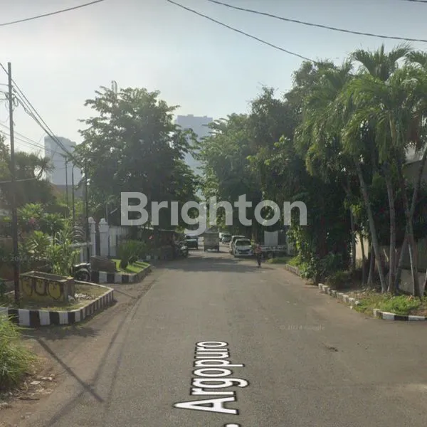 image RUMAH LAMA 1.5 LANTAI PUSAT KOTA SURABAYA DEKAT DENGAN TUNJUNGAN PLAZA (1)