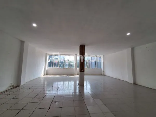 image RUKO GANDENG 3 LANTAI PARKIRAN LUAS KEMBANGAN SELATAN  JAKARTA BARAT (3)