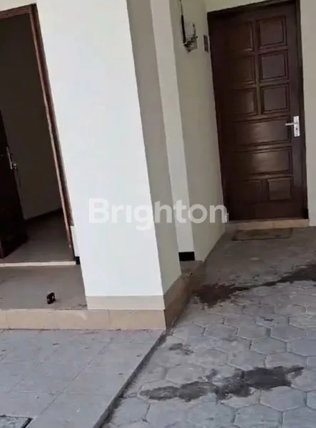 image RUMAH 2 LANTAI TERAWAT STRATEGIS  SELANGKAH KE RAYA KENJERAN DEKAT PAKUWON CITY MALL MULYOSARI ITS UNAIR KAMPUS C MERR GALAXY MALL (3)