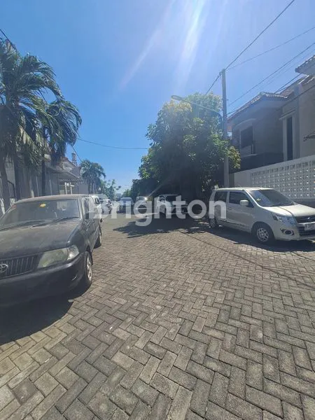 image RUMAH 2 LANTAI TERAWAT STRATEGIS  SELANGKAH KE RAYA KENJERAN DEKAT PAKUWON CITY MALL MULYOSARI ITS UNAIR KAMPUS C MERR GALAXY MALL (8)