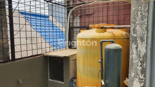 image JARANG ADA RUMAH 2 1/2 LANTAI DI TAMAN PALEM LESTARI  (7)